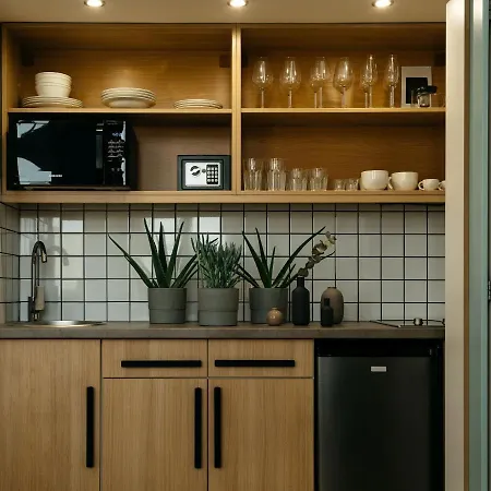 Gellerico Deak Square